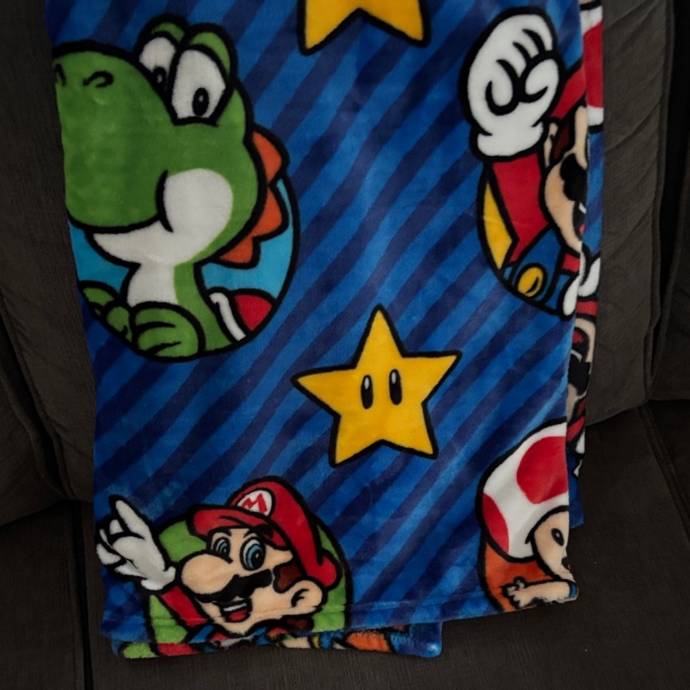 Super Mario Nintendo NWT Themed Blanket official merchandise